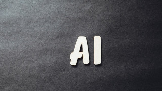 Най-голямата рекламна агенция в света залага изцяло на AI