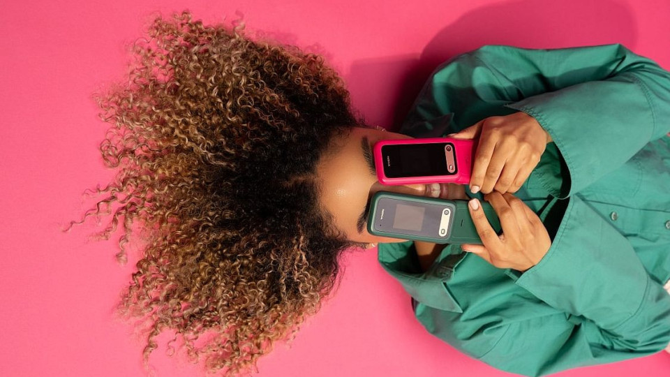 Сгъваемите телефони станаха новата страст на поколението Z и милениалите | StandartNews.com