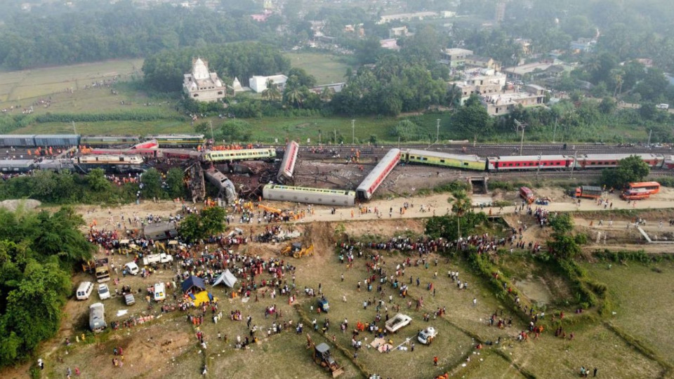 Жестоко влаково меле уби над 200 души, ранени са 900 | StandartNews.com