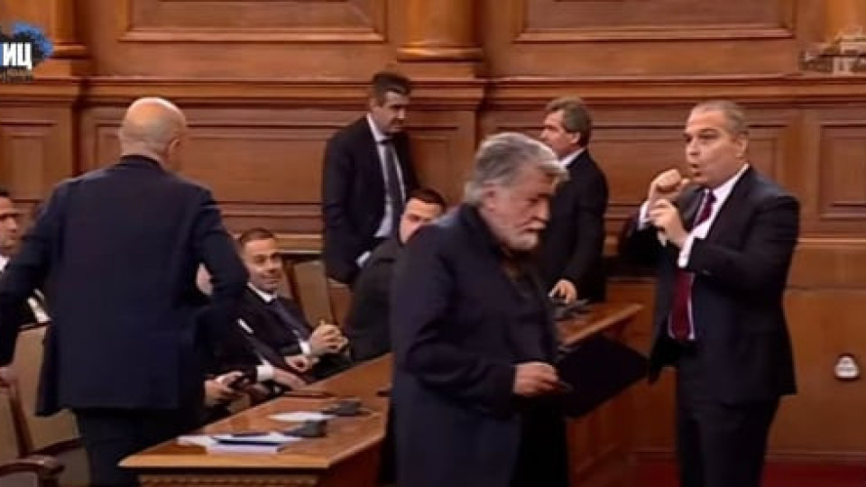 Гроздан Караджов събра очите на всички. Неприличният жест | StandartNews.com