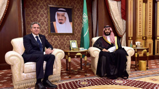 Нощна среща в Саудитска Арабия. Държавен секретар на крака при принца