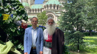 Парламентът стана първата зона на мира в България