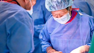 Световноизвестен китайски съдов хирург оперира в ,Сърце и Мозък' Плевен