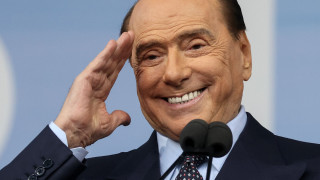 Берлускони - чаровният скандалджия
