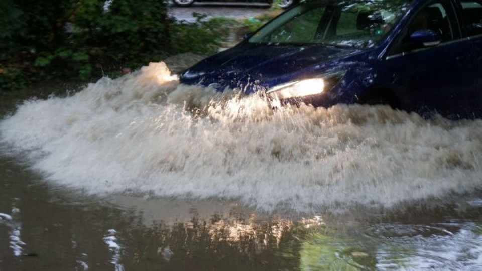 Нова прогноза! Кога свършват потопите | StandartNews.com