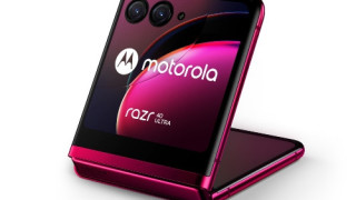 Сгъваемият Motorola Razr 40 Ultra от А1 в комплект с безжични слушалки