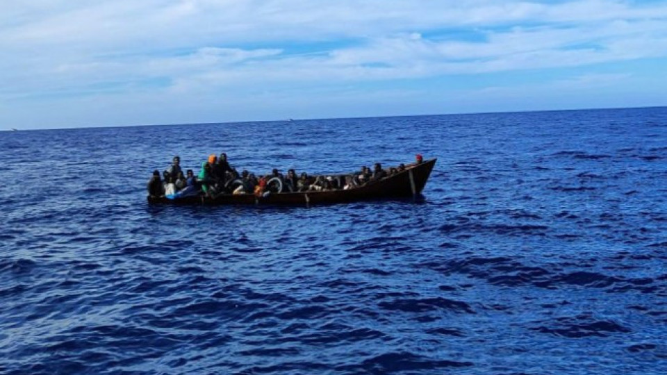 Спасени са 44 мигранти до остров Лесбос | StandartNews.com