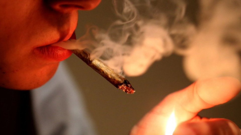 Шефът на просветата в Благоевград бие тревога против наркотиците | StandartNews.com