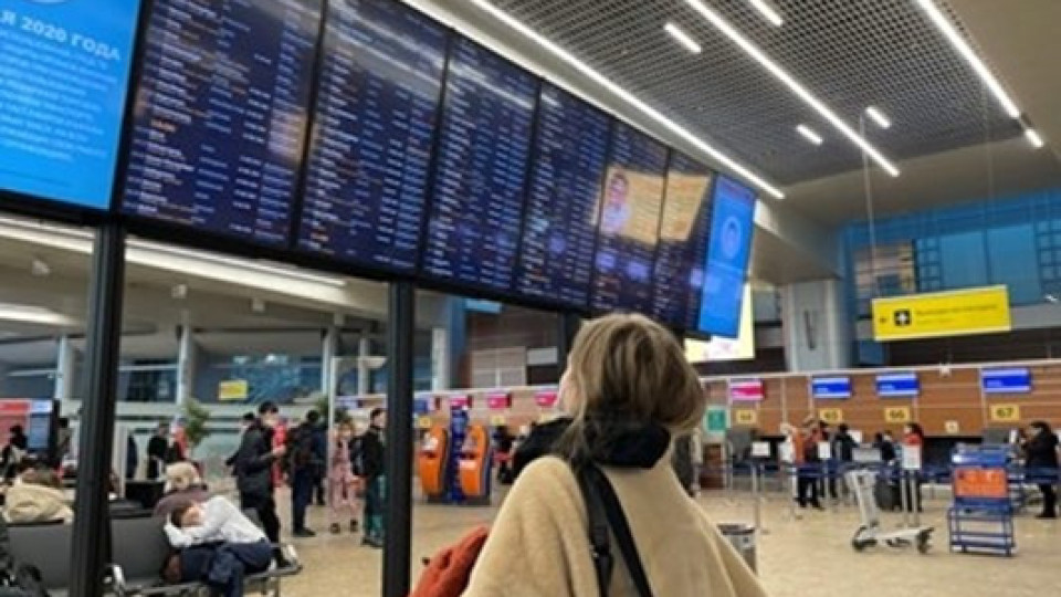 Паника! Бесни туристи на летище София | StandartNews.com