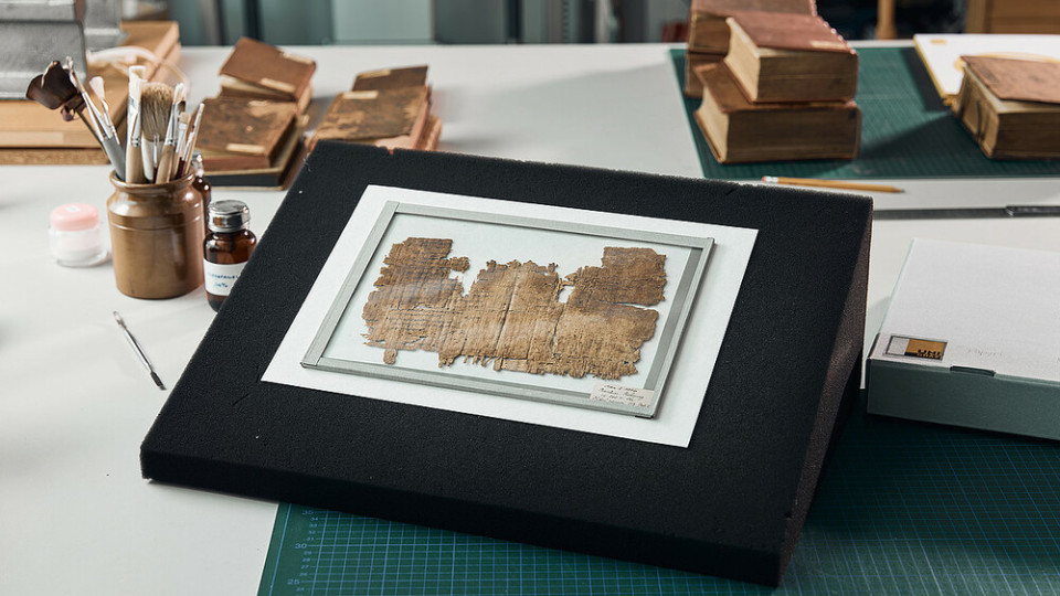 Показаха папирус, част от най-старата книга в света | StandartNews.com