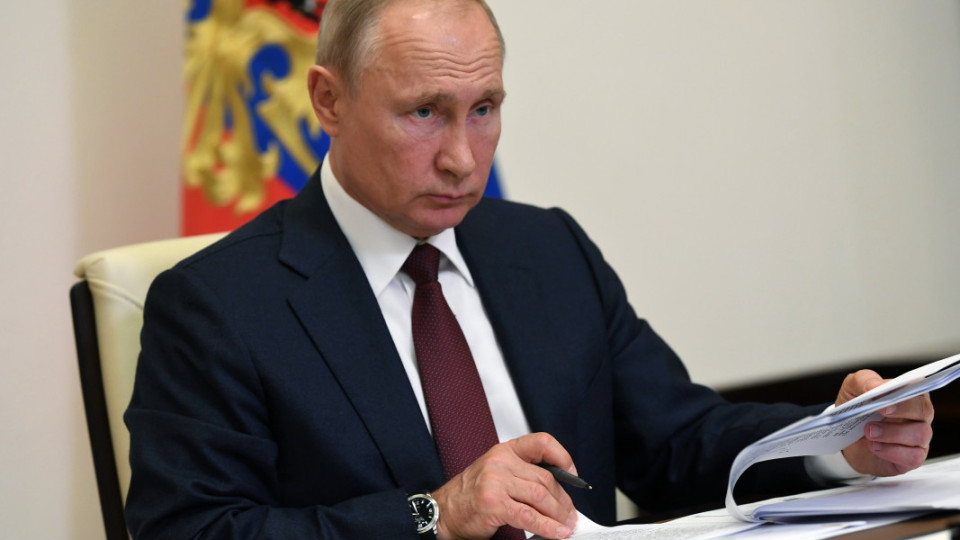 Путин се примоли на рускините! Те го изумиха | StandartNews.com