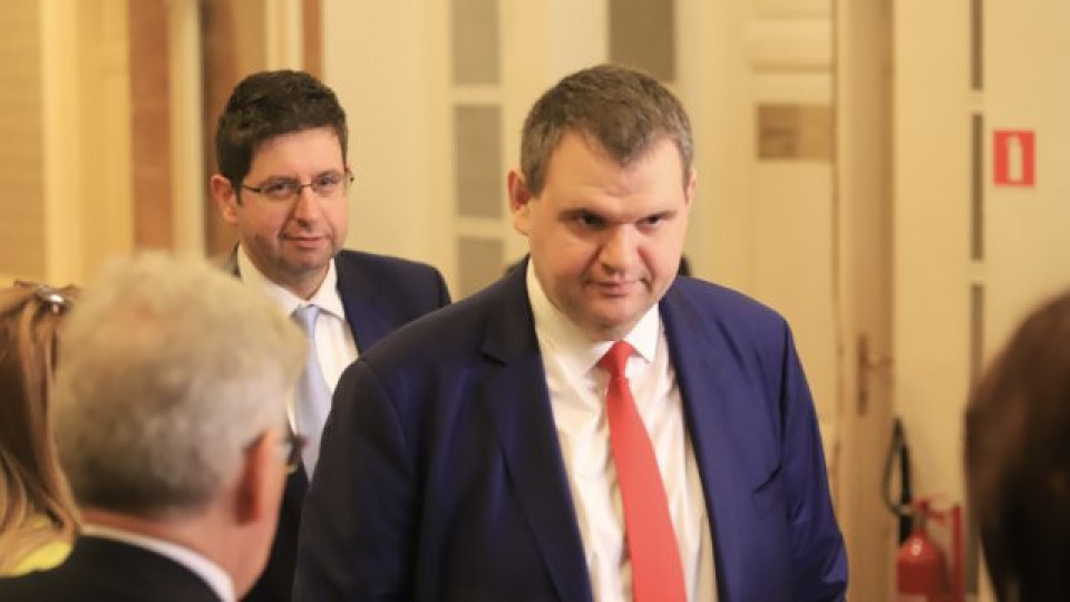Пеевски: Нова конституционна комисия, правя крачка назад | StandartNews.com