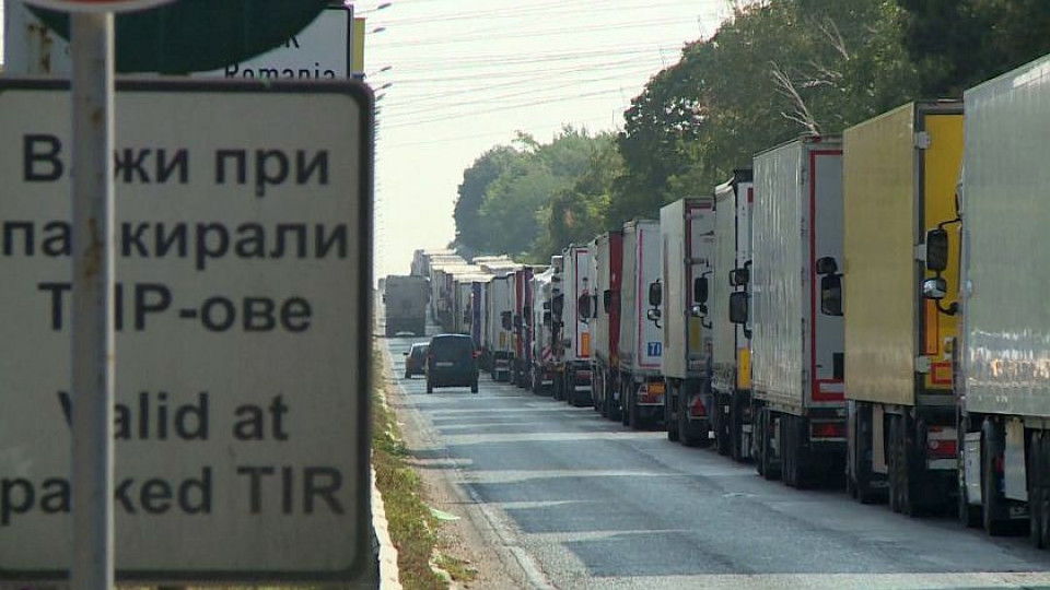 Зaради жегите! Ограничават движението в няколко области | StandartNews.com