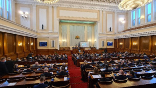 Свикаха на пожар парламента! Причината