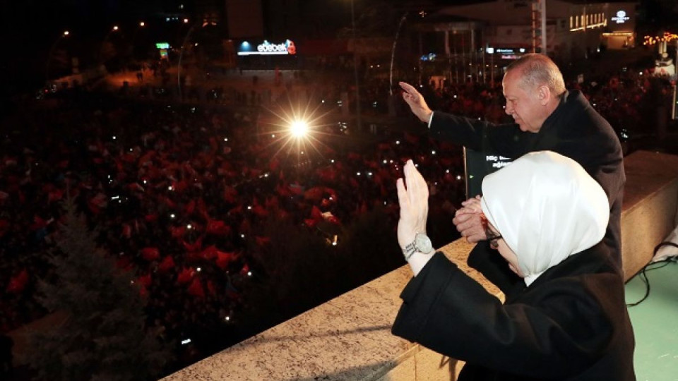 Жената на Ердоган шокира Европа! Носи милиарди на Турция | StandartNews.com