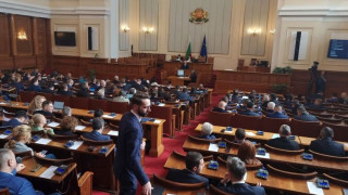 Парламентът: Бюджет 2023 влиза в пленарна зала, избират шеф на НЗОК