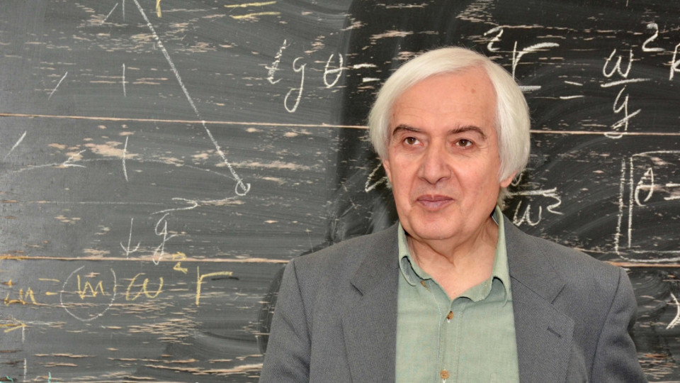 Шокираща версия за метеорита. Именит физик спомена ракета | StandartNews.com