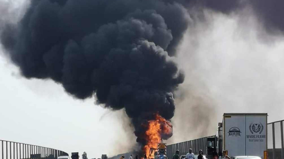 Ад на "Тракия". Черен дим и пламъци, хиляди блокирани | StandartNews.com