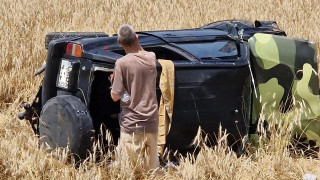 Пореден ужас заради жегата! Кола се преобърна до Мъглиж