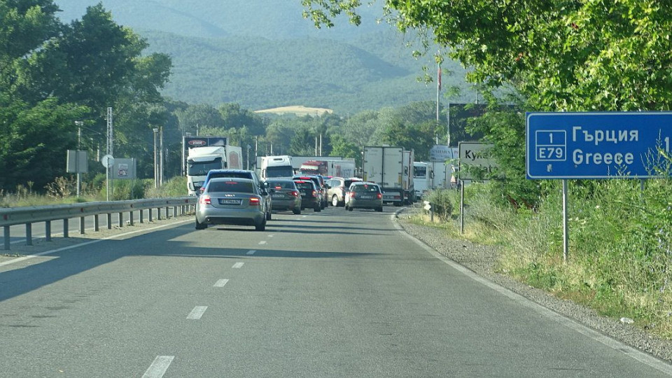 Страшна тапа на границата с Гърция, шофьори изпадат в ужас | StandartNews.com
