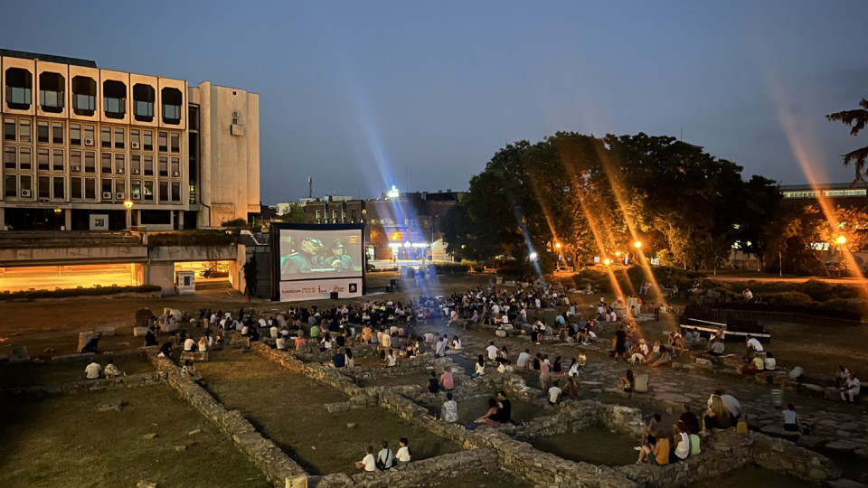 Стотици старозагорци и гости под липите се насладиха на лятна киновечер на Античен форум „Августа Траяна“ | StandartNews.com