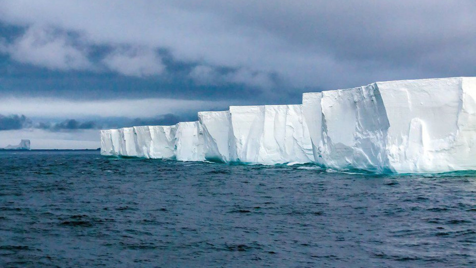 Невиждано! Най-големият ледник тръгна с бясна сила | StandartNews.com