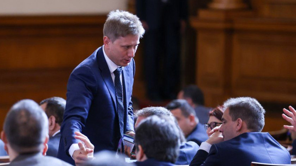 Депутат сменя работата, парламентът го пусна да върви | StandartNews.com