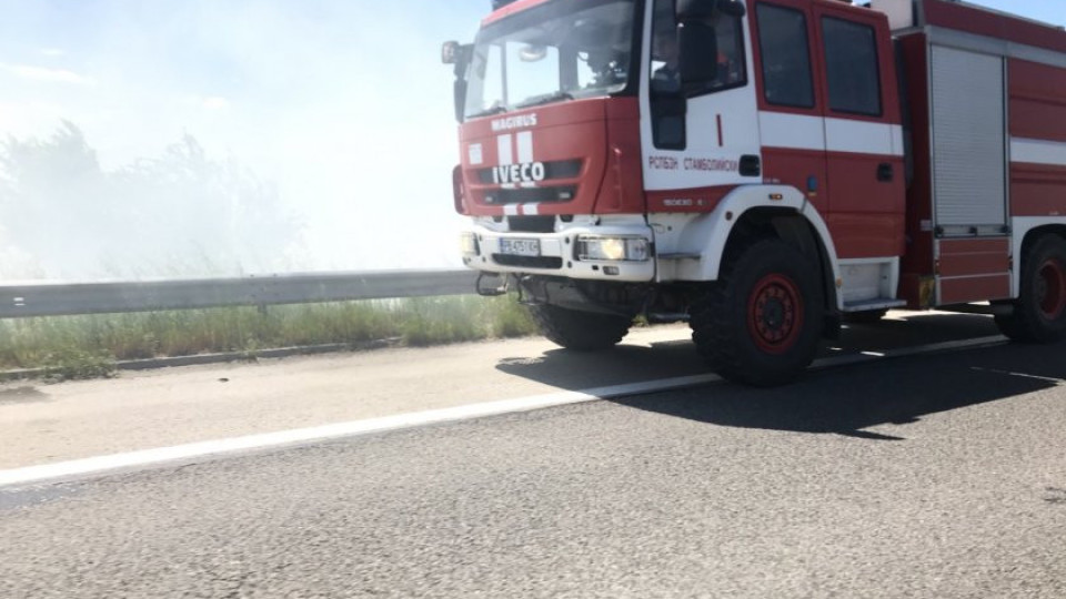 Силни пламъци на магистрала “Тракия” | StandartNews.com