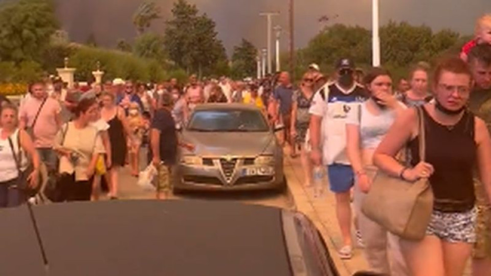 Огнен ужас на гръцки остров, евакуират курорти (ВИДЕО) | StandartNews.com