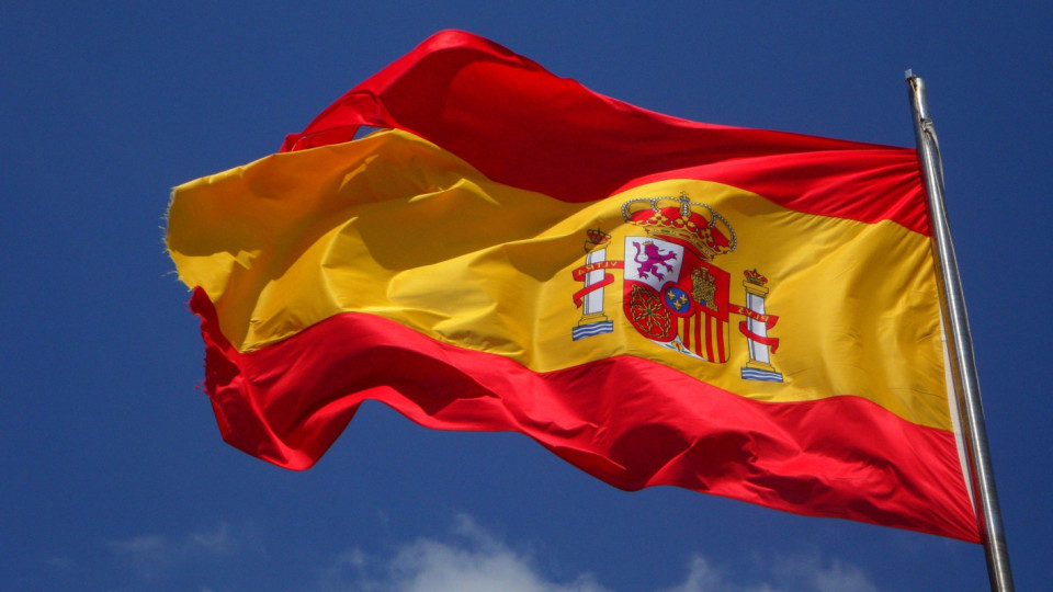 Рекордна активност в Испания. Гласуват с вентилатори | StandartNews.com
