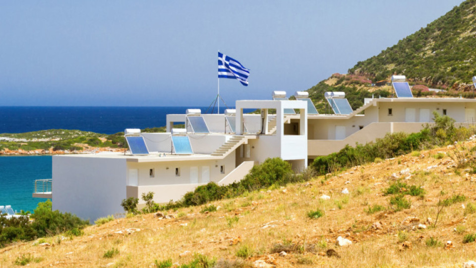 Кадри от плаж в Гърция запалиха мрежата. Драконовски правила в ход | StandartNews.com
