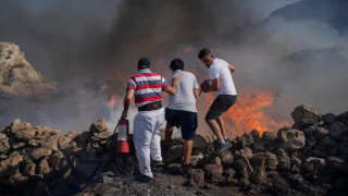 Огненият ад в Гърция раздели остров на две