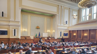 Бюджет 2023: Наддаването започна, Василев сам срещу всички