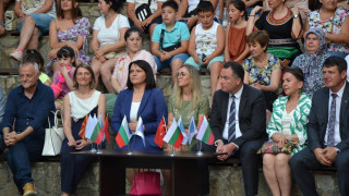 Трима дипломати на празник в Момчилград