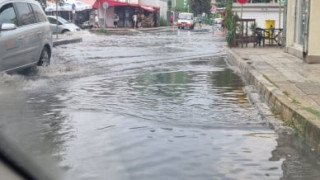 Слънчев бряг под вода, летовниците в паника