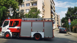 Кооперация се запали в Пловдив, пожарът вкара двама в болница