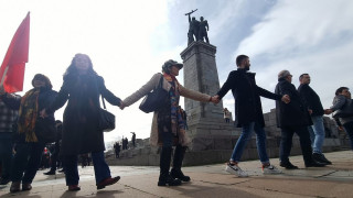 Леви активисти на бунт! Ще бранят Паметника на съветската армия