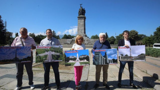 Манолова в атака! Пази честта на Кремъл