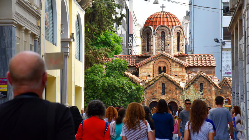 Гърците побягнаха на Богородица, в Атина останаха само туристите | StandartNews.com