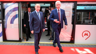 Путин свързва Москва и Санкт Петербург с влак стрела