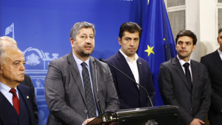ПП-ДБ и ГЕРБ жегнати от думите на Радев, отговориха му