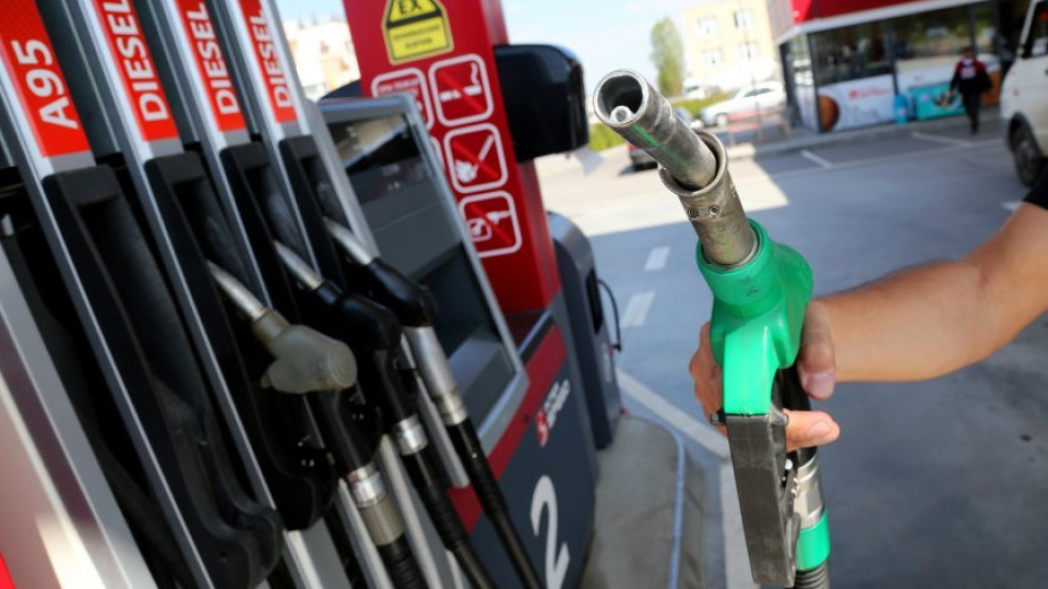 Петролът с рекордно поевтиняване. А бензинът? | StandartNews.com