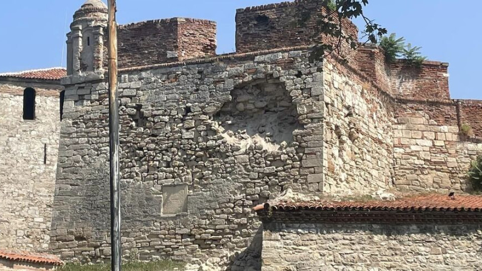 Срутва се легендарна българска крепост! Има ли спасение | StandartNews.com