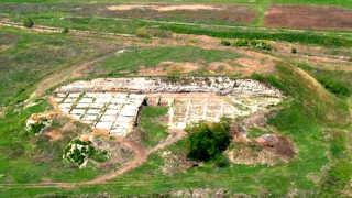 Могилата "Юнаците" крие тайни на древно селище