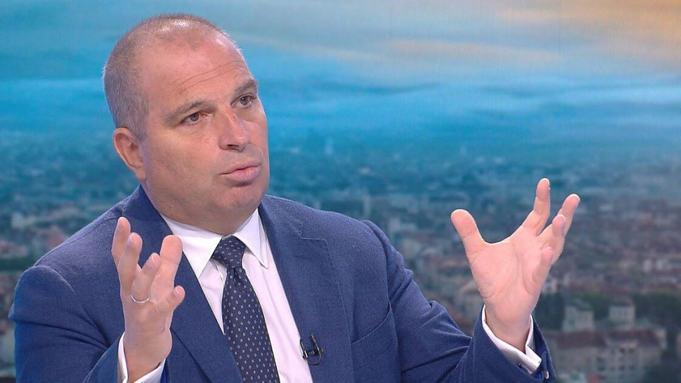 Министър Караджов със смайваща версия за дрона над летище София | StandartNews.com