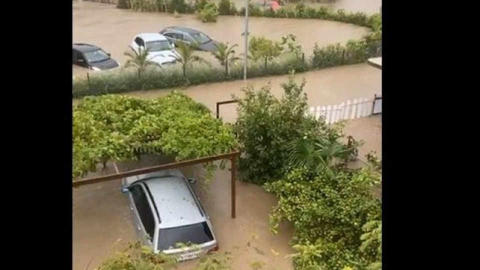 Воден кошмар и в Лозенец! Молят за евакуация | StandartNews.com