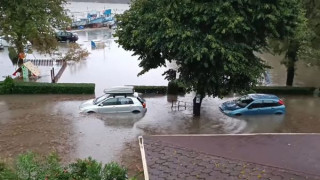 Потопът дойде! Ахтопол под вода СНИМКИ