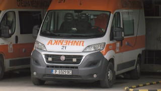 Ужас във Враца! Работник падна от петметрова козирка