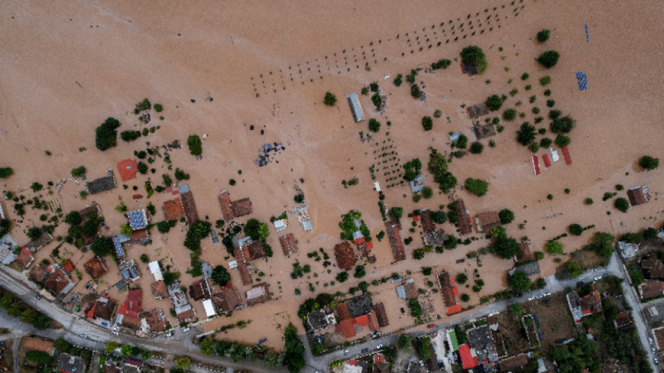 Продължава спасителната операция в наводнените райони в Гърция | StandartNews.com