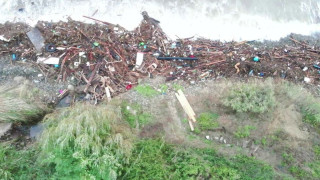 След наводненията: Морето пълно с боклуци